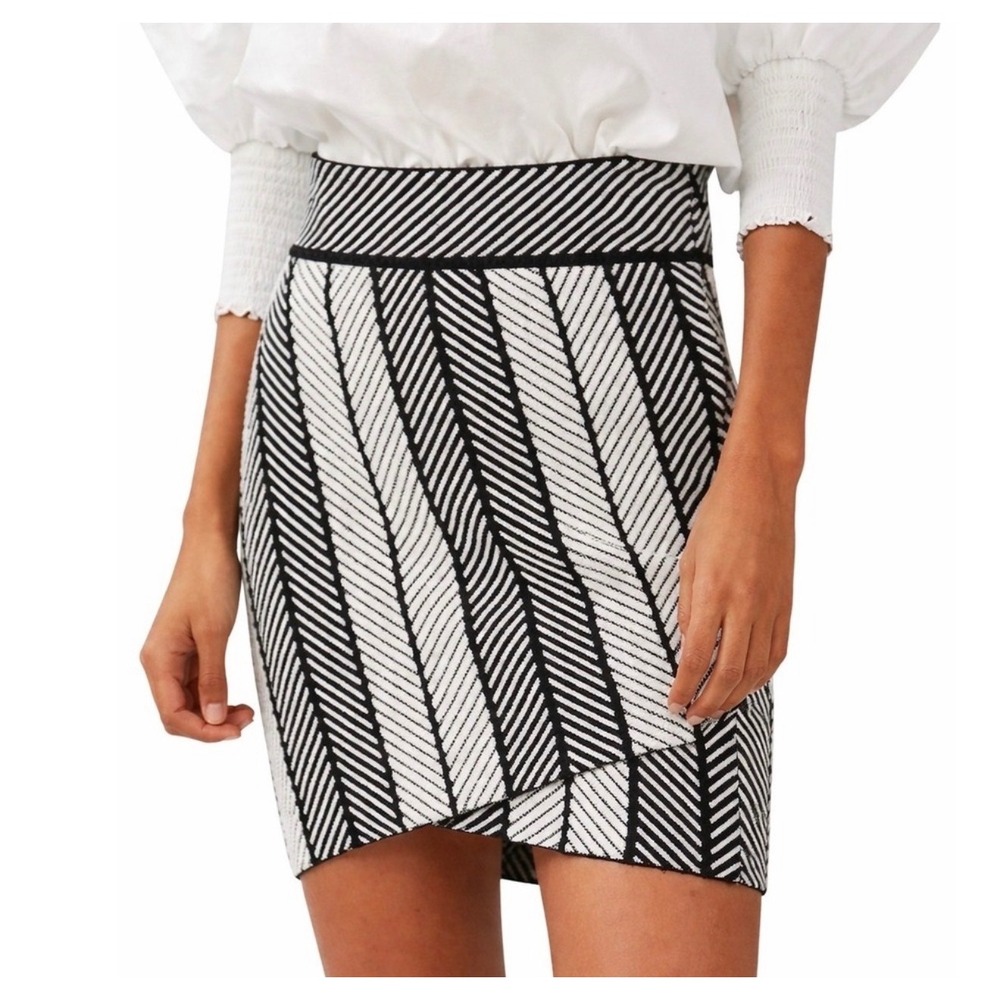 Maje Jessy Black White Chevron Knit Mini Skirt Asymmetrical Wrap Hem Size 2 M